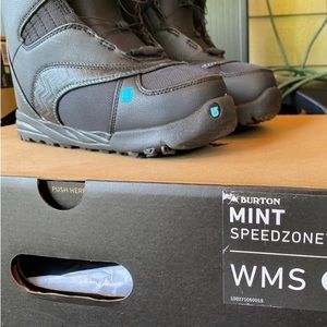 Burton SpeedZone women’s size 7 snowboard boots.